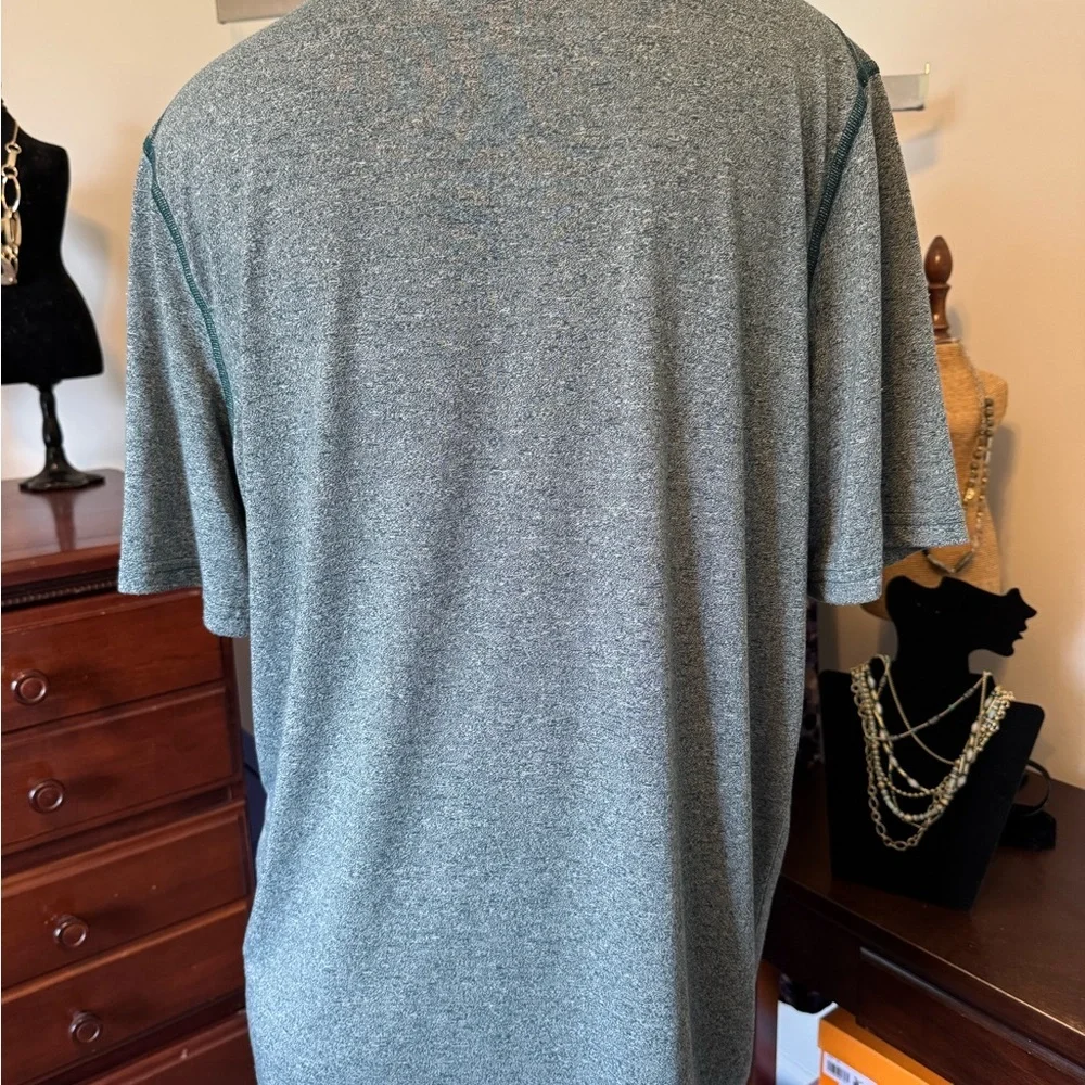 Under Armour Men's Green V-Neck Shirt size medium